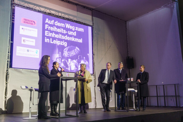 Gesprächsrunde auf dem Podium