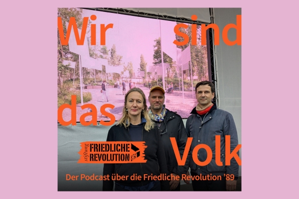 Das Cover zeigt 3 der Künstler:innen des Denkmalentwurfs: Bea Meyer, Michael Grzesiak und Dirk Lämmel (v.l.n.r.). Credit: Björn Menzel