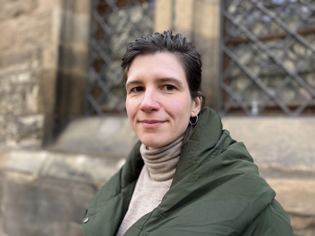 Porträt einer jungen Frau, als Projektleiterin der Revolutionale bei der Stiftung Friedliche Revolution tätig