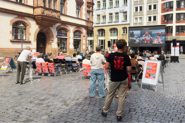 Open-Air-Kino auf dem Nikolaikirchhof - mitten in Leipzig