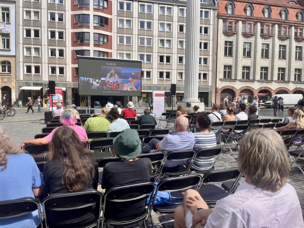 Public Viewing zum Gedenktag für die Opfer von Flucht und Vertreibung